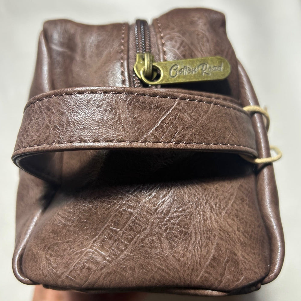 COTTON ROAD TOILETRY BAG: Men's COFFEE BROWN PU Leather Toiletry Bag HANDLE ON SIDE