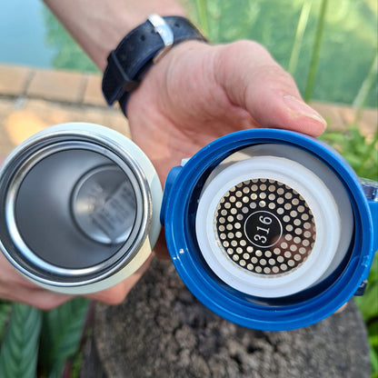 Built-in Food-grade stainless steel strainer in the lid and double walled interior of blue MVP Bounce 500ml thermal bottle