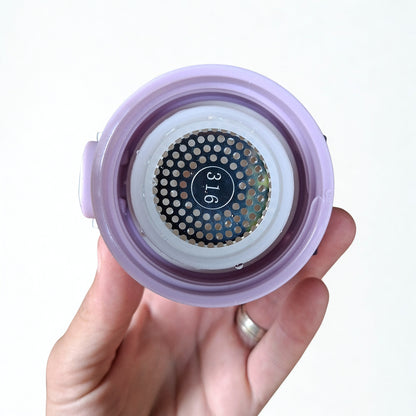 Built-in strainer inside lid of 500ml stainless steel thermal water bottle
