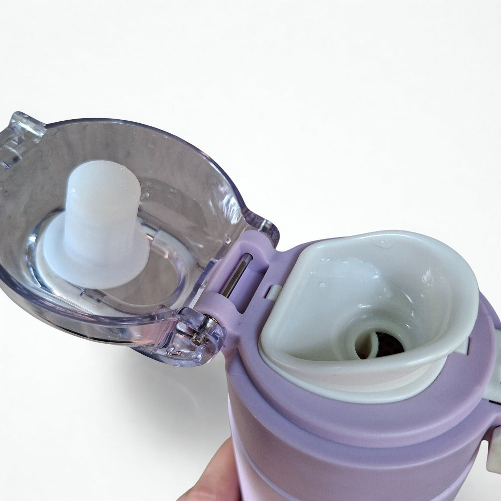 Flip-top lid with drinking spout on 500ml stainless steel thermal water bottle
