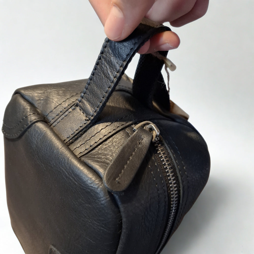 Vivace Men's Toiletry Bag: BLACK Genuine Vanity Bag